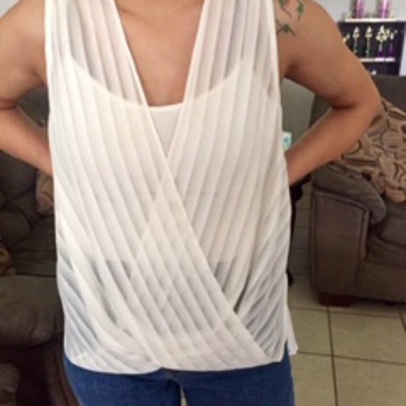 LOVE TREE minimal white sheer high low spli… - Picture 1 of 8